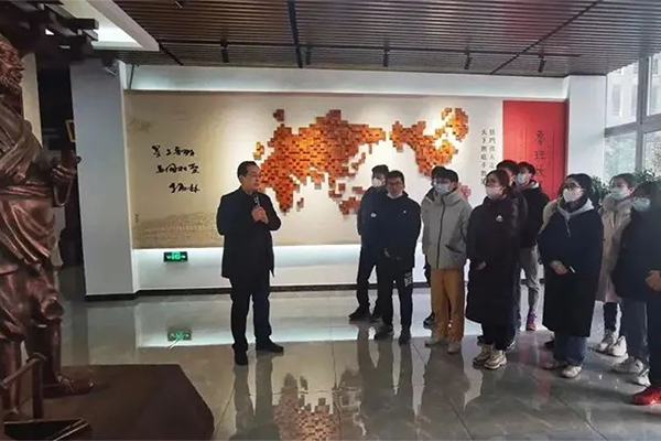 滕州市大学生兼职镇（街）团（工）委副书记观摩团来圣匠鲁班有限公司参观调研