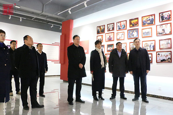 枣庄市文化和旅游局党组书记、局长程春常一行到圣匠鲁班有限公司调研