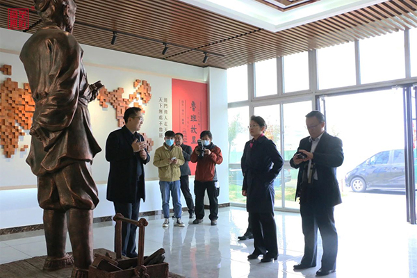 山东省文化和旅游厅党组书记、厅长王磊一行到圣匠鲁班有限公司调研