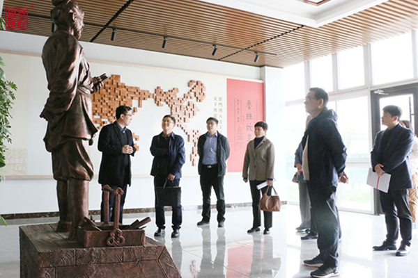 枣庄市新旧动能办公室副主任杨宝鑫一行到圣匠鲁班有限公司调研