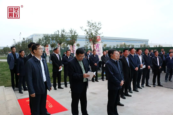 滕州市四大班子领导莅临圣匠鲁班观摩指导工作